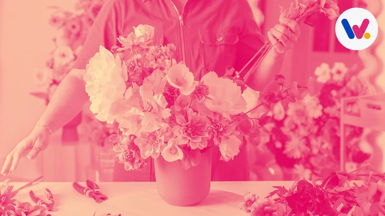 Fleurs artificielles au bureau : un levier simple pour le bien-être au travail